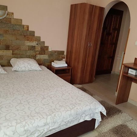 Family Hotel Zhelkovi - Olympia Харманли Экстерьер фото