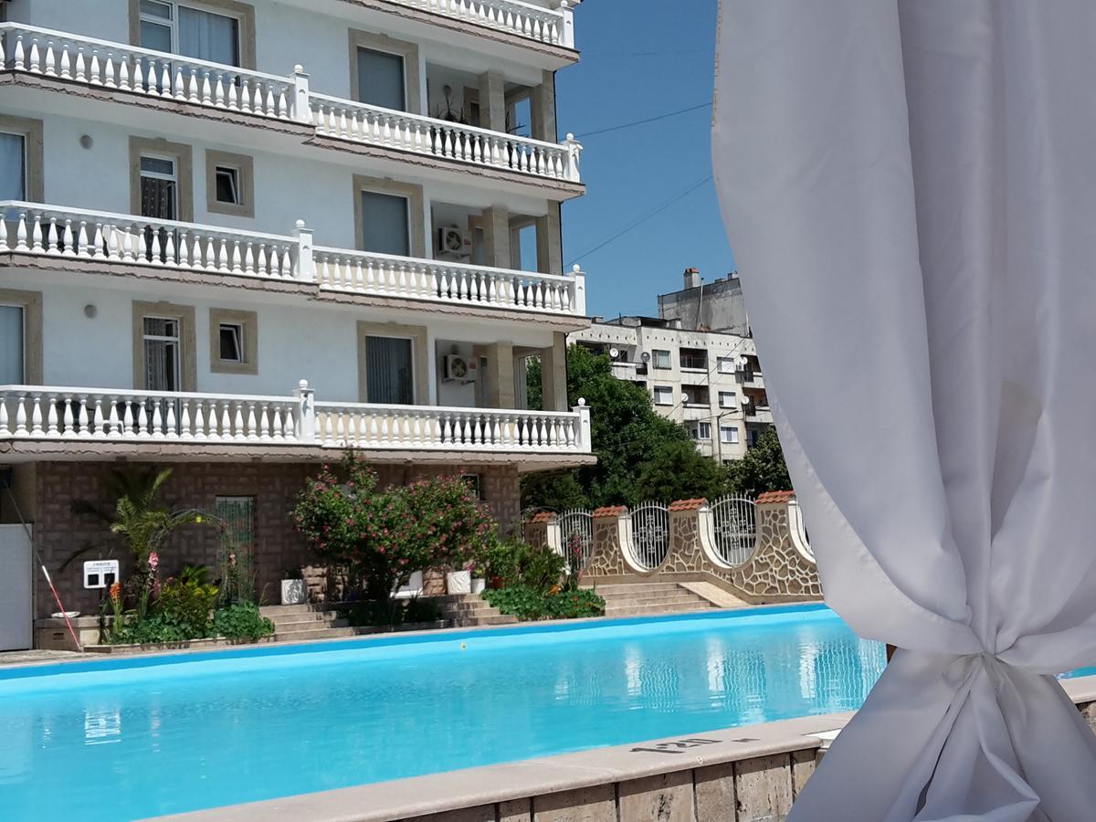 Family Hotel Zhelkovi - Olympia Харманли Экстерьер фото