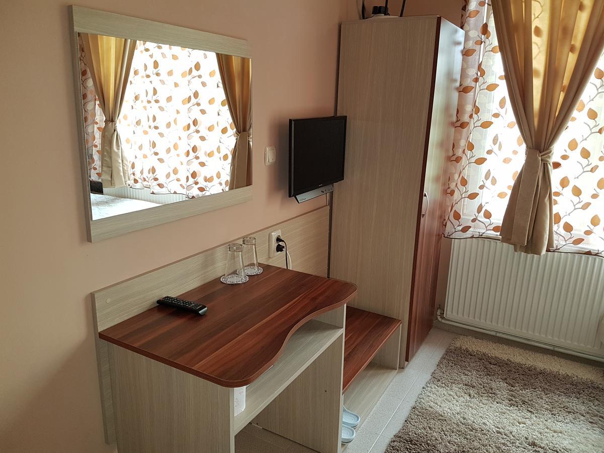 Family Hotel Zhelkovi - Olympia Харманли Экстерьер фото