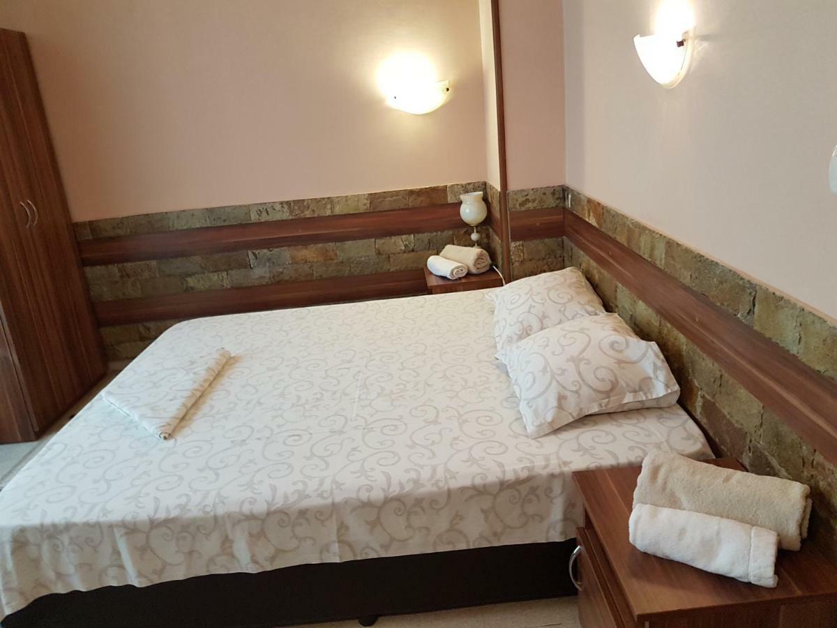 Family Hotel Zhelkovi - Olympia Харманли Экстерьер фото