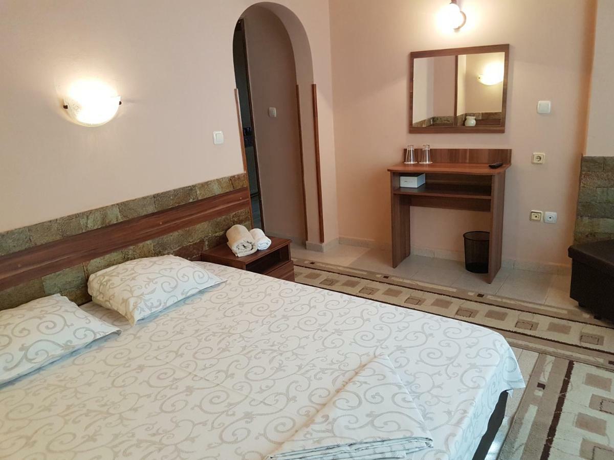 Family Hotel Zhelkovi - Olympia Харманли Экстерьер фото
